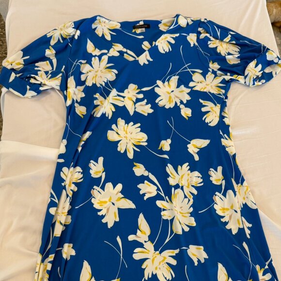 Tommy Hilfiger Dresses & Skirts - Tommy Hilfiger Blue Floral Shift Dress Size 14 V Neck Knee Length
